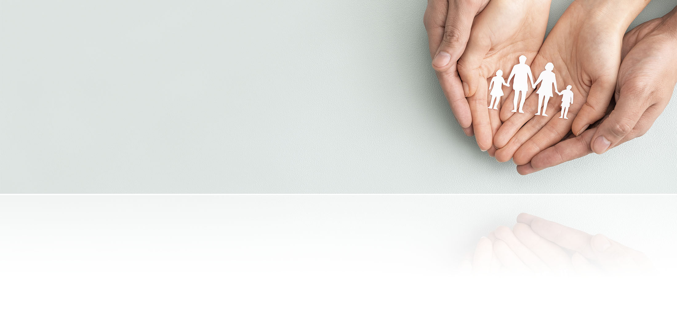Hände von Elternteil und Kind – Symbolbild für das Elterncoaching